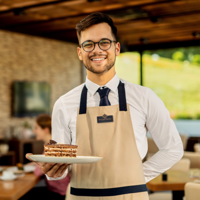 holznamensschild-01-A Mitarbeiter mit Namensschild aus Holz holznamensschild.de