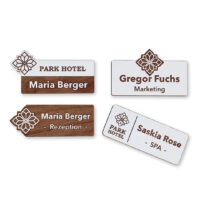 Holznamensschild Holz Weiss rechteckig Freiform mit Logo und Name