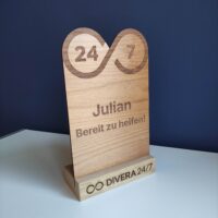 Marketing Tischaufsteller aus Holz für Messe