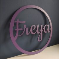 Holzschild mit Kindernamen Freya